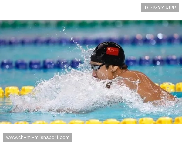 游泳选手用爆发力撕裂对手领先