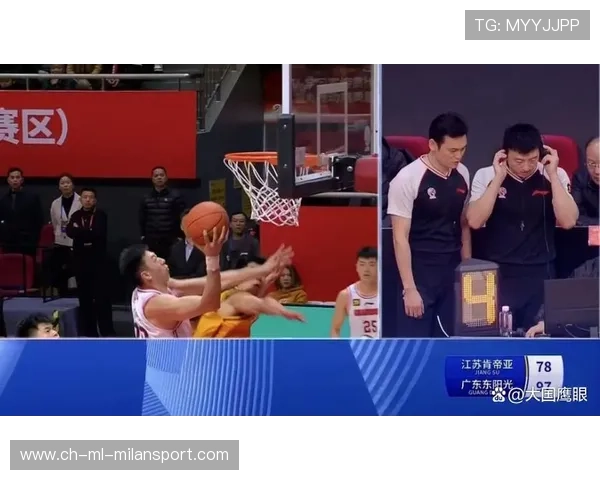 CBA 新星怒砸篮球！情绪失控被队友劝阻