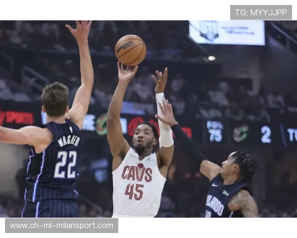 米切尔外线压哨投中三分，骑士再次点燃现场