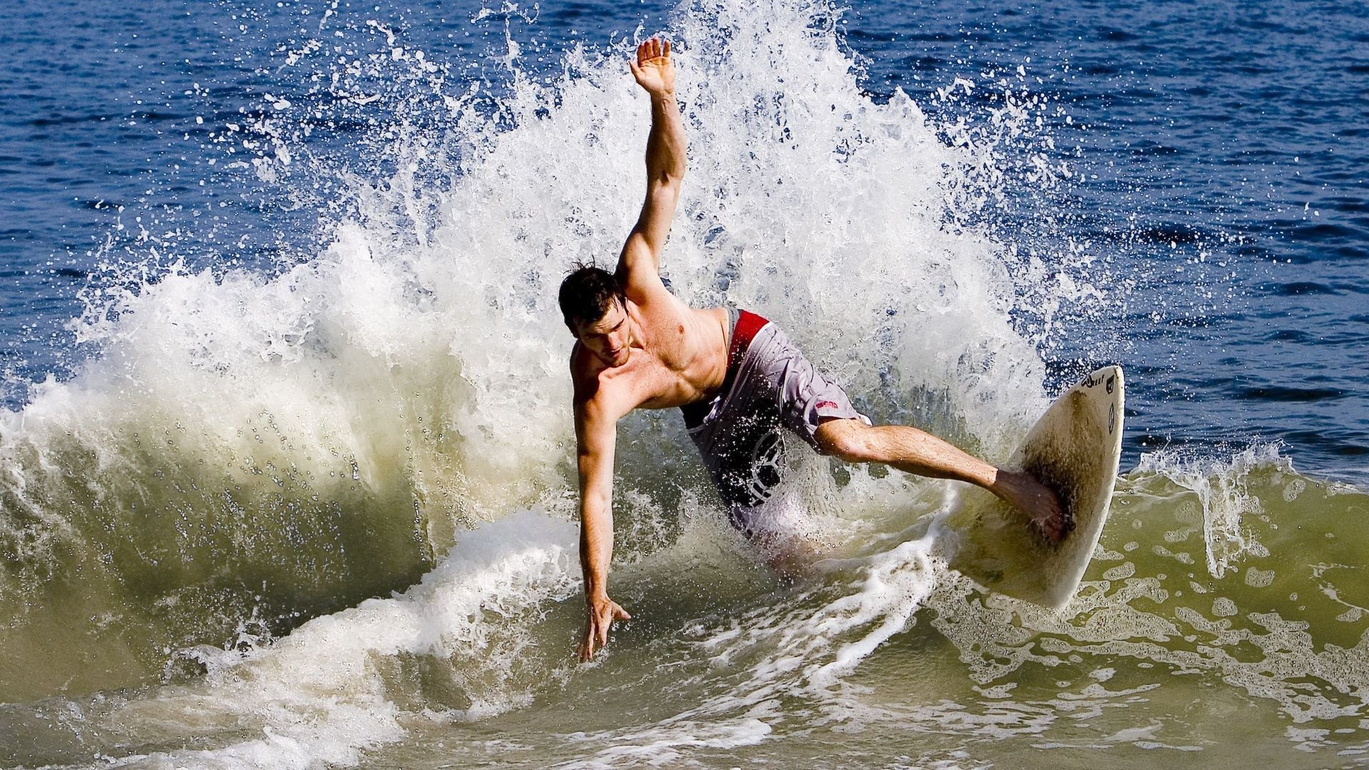 弗朗索瓦·霍尔茨豪伊泽:防守反击中的重要一环,为南非队创造进攻机会